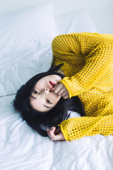 小受被按在墙上做腿交动漫